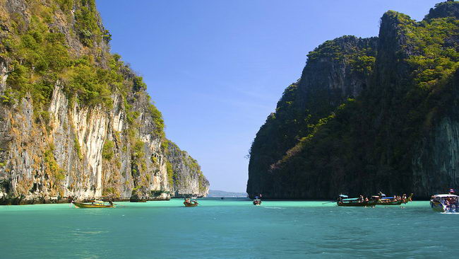 PhiPhiIsland